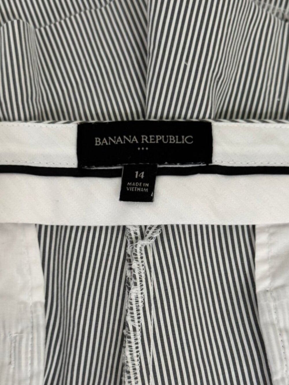 Banana Republic Tailored Pinstripe Shorts - Size 14 - Picture 5 of 6